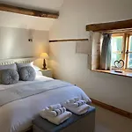 The Cider Barn - Spacious First Floor Apartment Set Within Barn Conversion